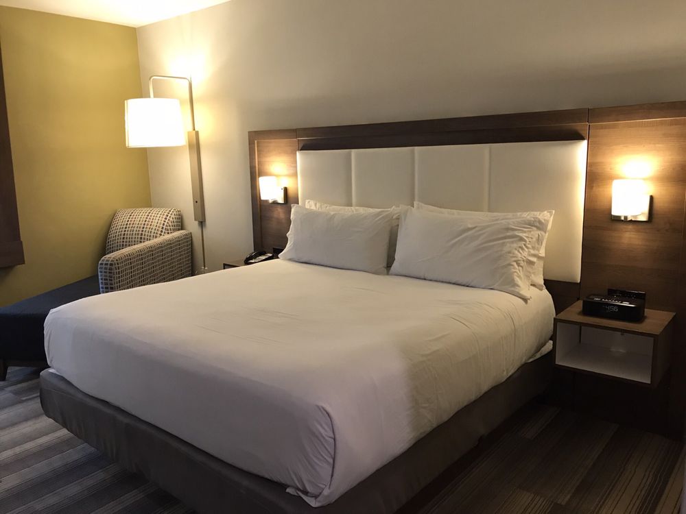 Holiday Inn Express & Suites Miami Airport East