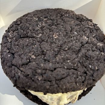 Crumbl - Eastvale - Mallow sandwich - Bakeries Near Me - Eastvale, California
