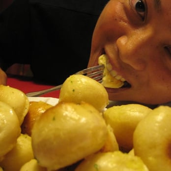 Bravo Restaurant - my friend inhaling garlic bread balls - Italian Near Me - Aiea, Hawaii