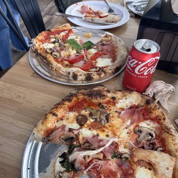800Gradi Pizza Napoletana - This is the best Napoletana pizza - Pizza Near Me - Miami, Florida 800Gradi Pizza Napoletana - This is the best Napoletana pizza - Pizza Near Me - Miami, Florida