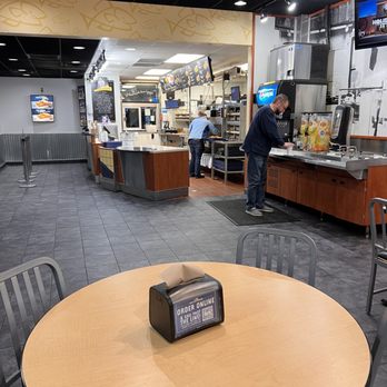 Long John Silver's - Front counter and self serve drink station - Seafood Near Me - Jasper, Indiana