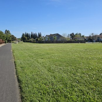 Oliver W. Jones Memorial Park - Paved walkways and spacious area - Parks Near Me - Milpitas, California Oliver W. Jones Memorial Park - Paved walkways and spacious area - Parks Near Me - Milpitas, California