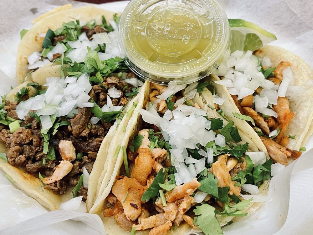 La Flor De Mayo Logo