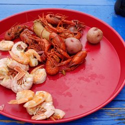 Sno@Joe - Crawfish, shrimp, potatoes, and sausage. Tasty and fresh all around.