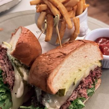 Shorebird - Wagnu burger - New American Near Me - San Diego, California Shorebird - Wagnu burger - New American Near Me - San Diego, California