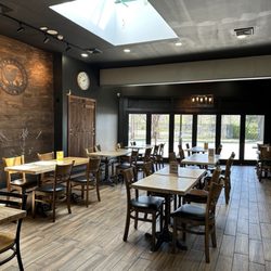 Fly Chick to the Moon - Dining area