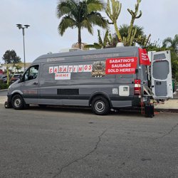 3rd Step Smokehouse Catering - NYE Sabatino Sausages outside Hi-Times, Costa Mesa.