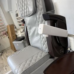 Kapok Nails & Spa - Clean pedi chairs