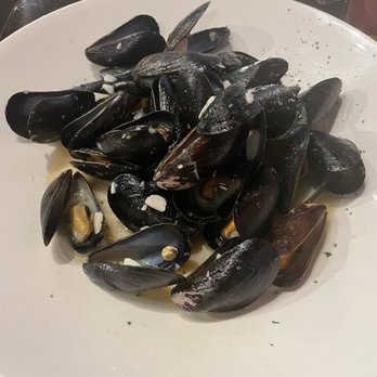 Scooters Bar & Grill - Clams in wine sauce - Bars Near Me - New Milford, Connecticut Scooters Bar & Grill - Clams in wine sauce - Bars Near Me - New Milford, Connecticut