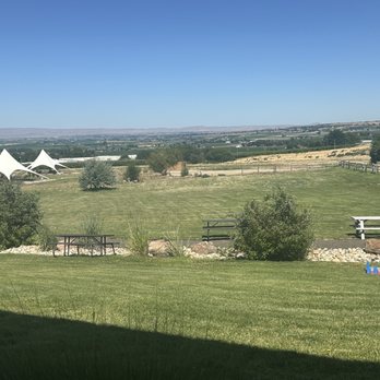 Sawtooth Winery - Picnic tables, cornhole and grassy areas - Wineries Near Me - Caldwell, Idaho