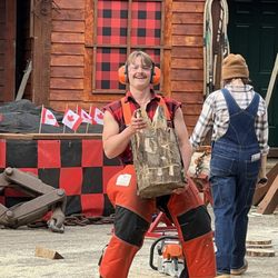Great Alaskan Lumberjack Show - Excellent carved bunny