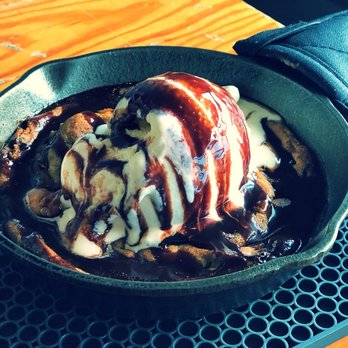 The Tipping Point - Skillet cookie WOW - Bars Near Me - Montgomery, Alabama