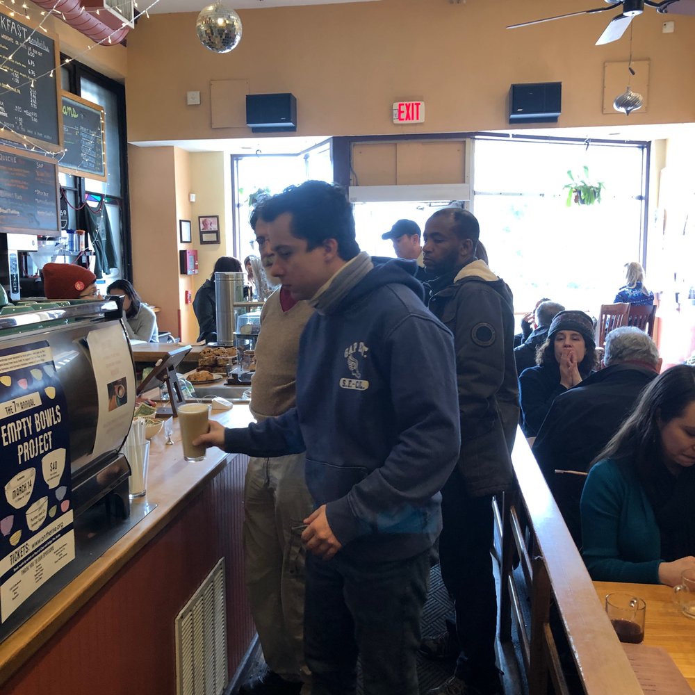 1369 Coffee House - Crowded alley for ordering/picking up drinks - Coffee & Tea Near Me - Cambridge, Massachusetts