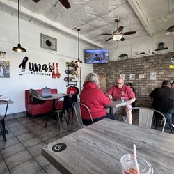Luna's Lunpias - Interior