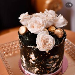 Ladylelekrumb Bake Shop - Fresh Florals and Marbled Swiss Meringue Buttercream.