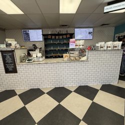 Bagels And Brews Cafe - Front counter inside