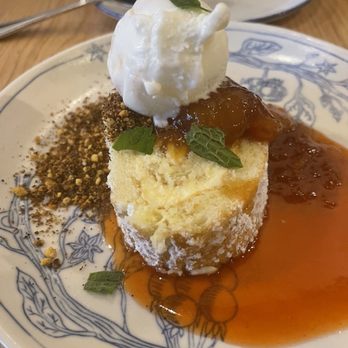 Giant - Cream cake - New American Near Me - Chicago, Illinois
