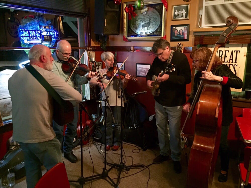 ELWOOD’S PUB Updated October 2024 32 Photos & 33 Reviews 163