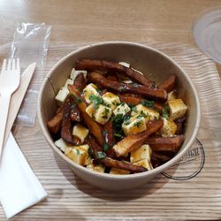 Maison de la Poutine - Poutine Montréal.