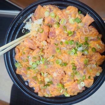 Gold Taste - Spicy Tuna Donburi - Sushi Bars Near Me - Williamsburg, Virginia Gold Taste - Spicy Tuna Donburi - Sushi Bars Near Me - Williamsburg, Virginia