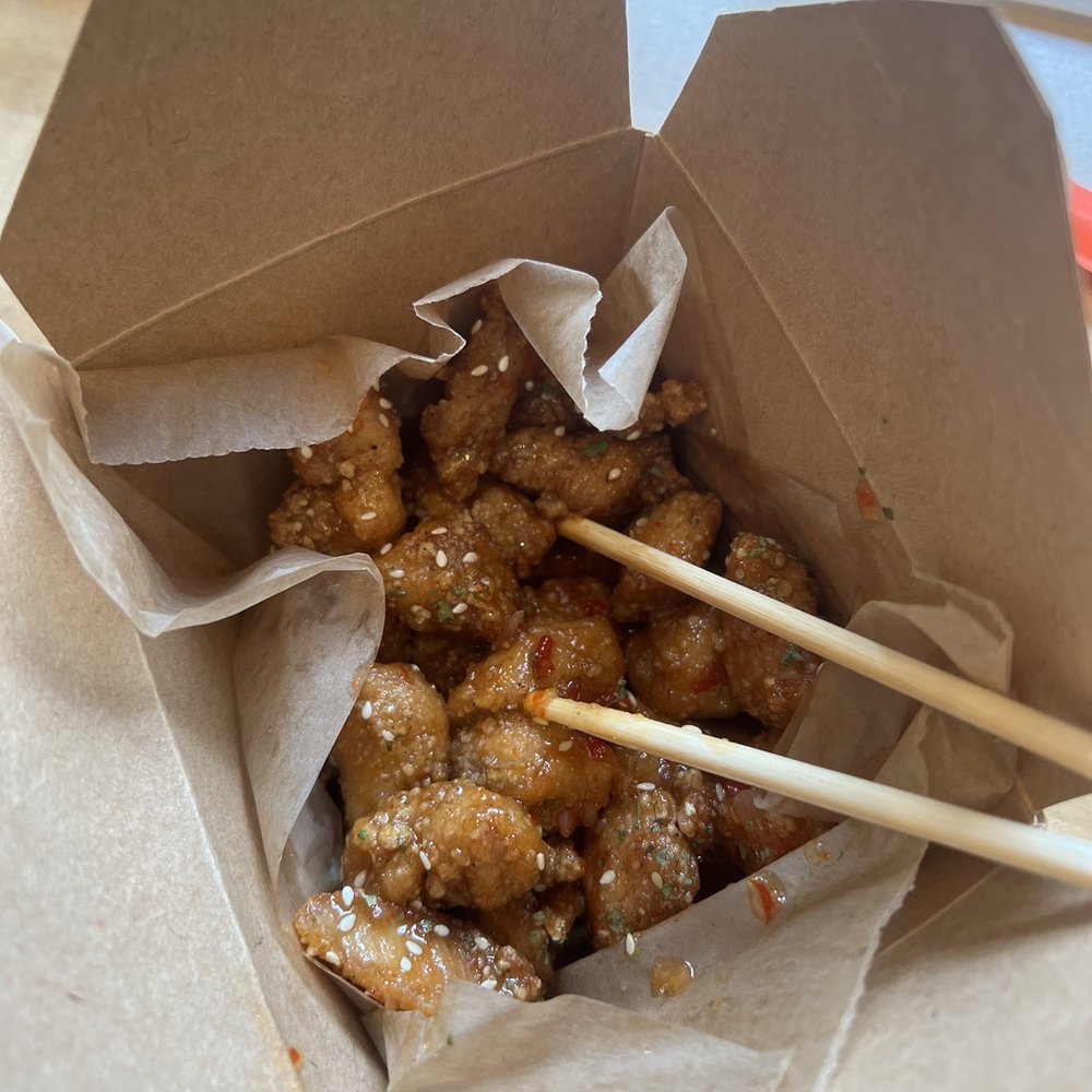 Cha House - Raleigh - Thai Chili Chicken Strawberry Tea - Bubble Tea Near Me - Raleigh, North Carolina