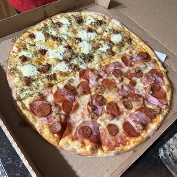 ピザと超科学の2点 TWIN PEAKS PIZZA & PASTA - Updated January 2026 - 75 Photos & 295