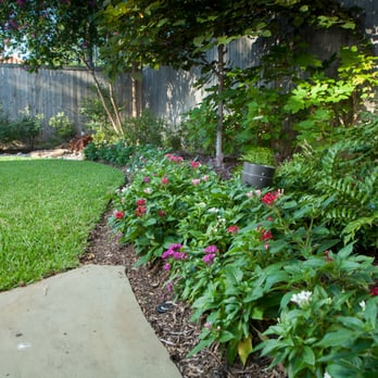 Roundtree Landscaping - Lush Water-wise Landscapes featuring color, hardscape and a stone patio. - Landscaping Near Me - Dallas, Texas Roundtree Landscaping - Lush Water-wise Landscapes featuring color, hardscape and a stone patio. - Landscaping Near Me - Dallas, Texas