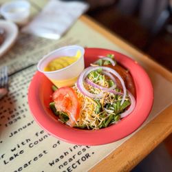 Dillinger’s Bar & Grill - Side salad