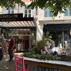 L'Entracte - The entrance!!