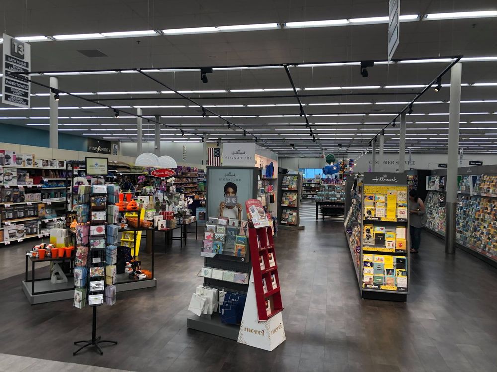 HYVEE Updated August 2024 33 Photos & 16 Reviews 1823 E Kimberly