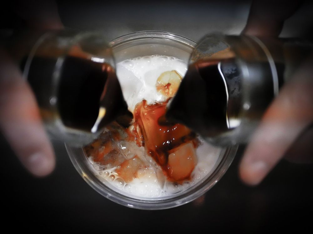 White House Coffee And Creamery Logo