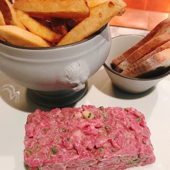 Le Boulevardier - Tartare de bœuf - French Near Me - Montreal, Quebec
