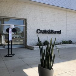 Crate & Barrel - Exterior