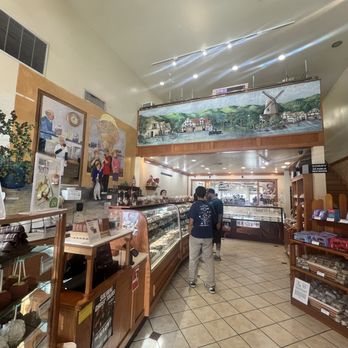 Rocky Mountain Chocolate Factory - Chocolatiers & Shops Near Me - Solvang, California