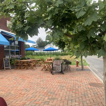 Goodfood - Outdoor seating area - Cafes Near Me - Mattituck, New York