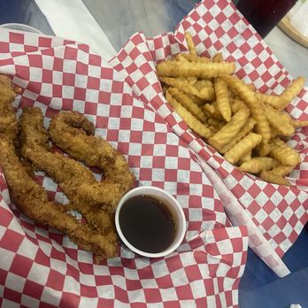 Dad Bod Dive Bar - Chicken tenders and fries - Food Trucks Near Me - Fayetteville, North Carolina Dad Bod Dive Bar - Chicken tenders and fries - Food Trucks Near Me - Fayetteville, North Carolina