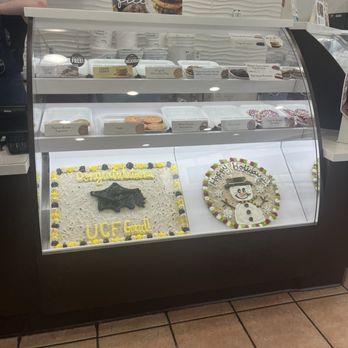 Marble Slab Creamery - Old holiday display - Ice Cream & Frozen Yogurt Near Me - Orlando, Florida