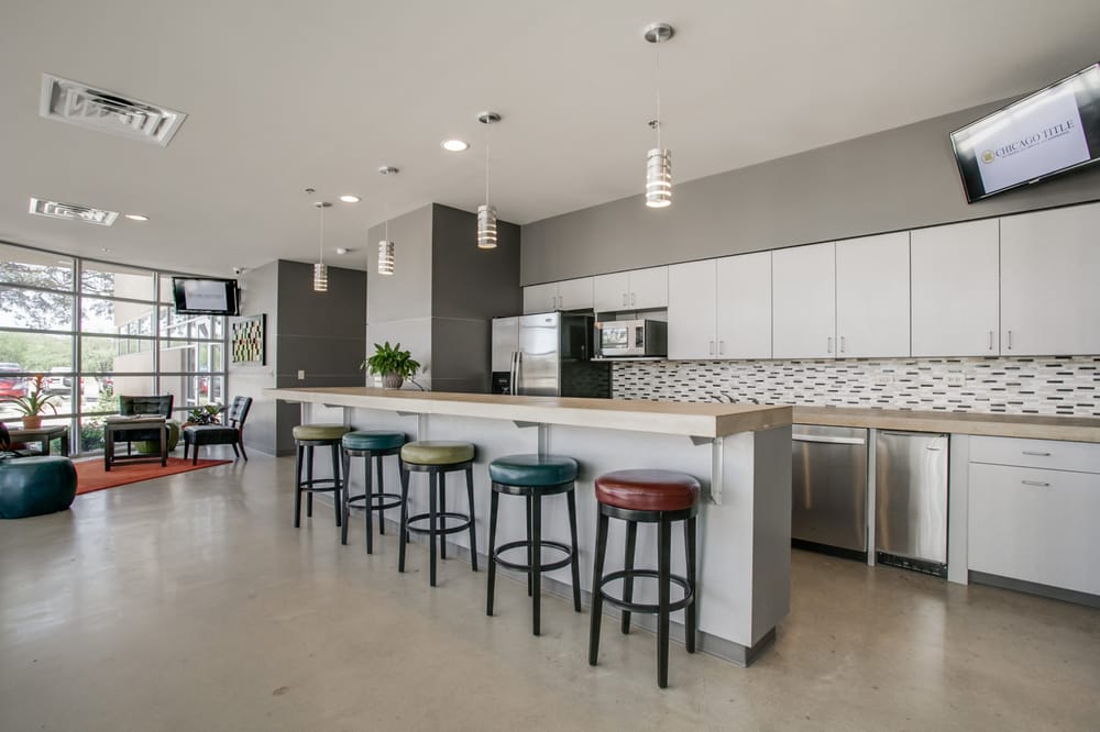 RE/MAX NORTHSAN ANTONIO 13 Photos 8131 W Hausman, San Antonio