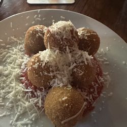 Lord Dudley Hotel - Forgot - pea and cheese balls :)