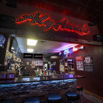 Aly Annes Bar and Grill - Bars Near Me - Dwight, Illinois