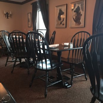 Mad Jack's Grill & Pub - Dining room - New American Near Me - Aurora, Ohio