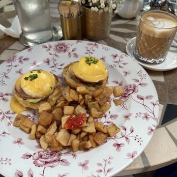 Little Hen - Eggs Benedict - Breakfast & Brunch Near Me - Miami, Florida Little Hen - Eggs Benedict - Breakfast & Brunch Near Me - Miami, Florida