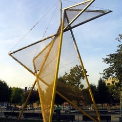 Murray Playground - Bigger bird in the dog run area
