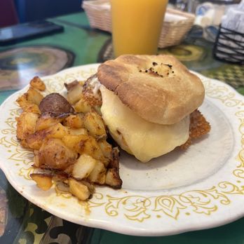 Broadway Deli - American Near Me - Brunswick, Maine