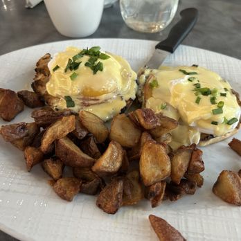 Farmhouse Kitchen - Eggs Benedict - Breakfast & Brunch Near Me - Leland, North Carolina Farmhouse Kitchen - Eggs Benedict - Breakfast & Brunch Near Me - Leland, North Carolina