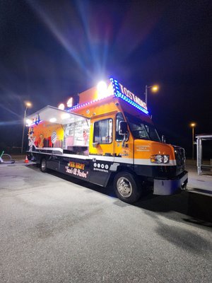Leo’s Tacos Truck by null