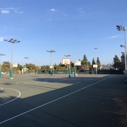 El Lazo Basketball Courts - Courts