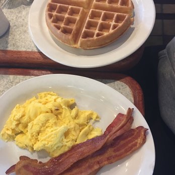Full Moon Diner - American Near Me - Lake Bluff, Illinois