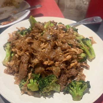 Pad Thai Restaurant - Pad See-Ew with Combo Meat - Thai Near Me - Clovis, California Pad Thai Restaurant - Pad See-Ew with Combo Meat - Thai Near Me - Clovis, California