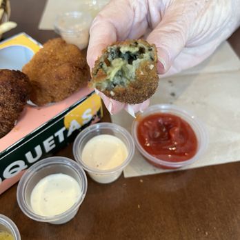 Dos Croquetas - Spinach croquette - Bakeries Near Me - Miami, Florida
